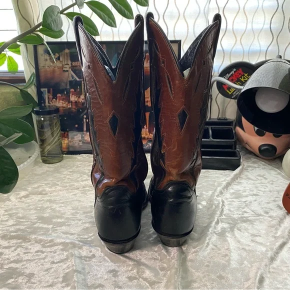 SOLD!! Vintage two tone black and brown cowboy boots - Picture 3 of 7